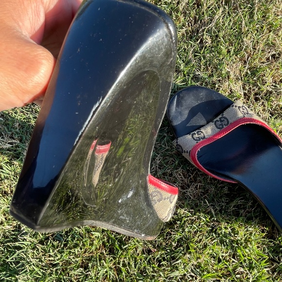 Gucci Women's Black and Brown Mules with Red Trim - Picture 6 of 9